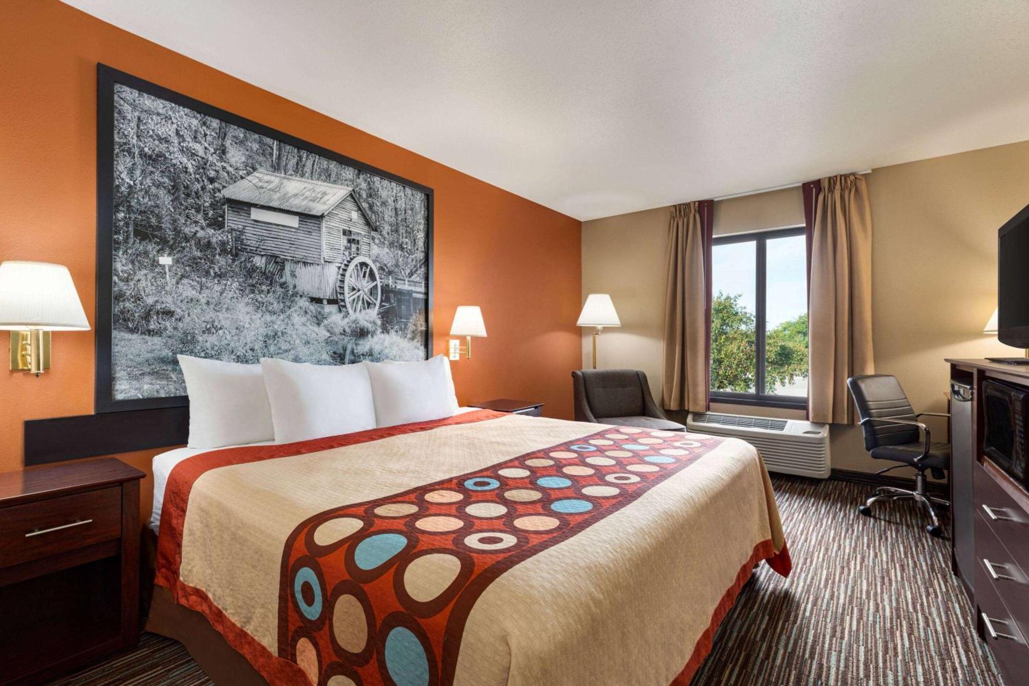 Super 8 By Wyndham Germantown/Milwaukee Hotel Exterior photo